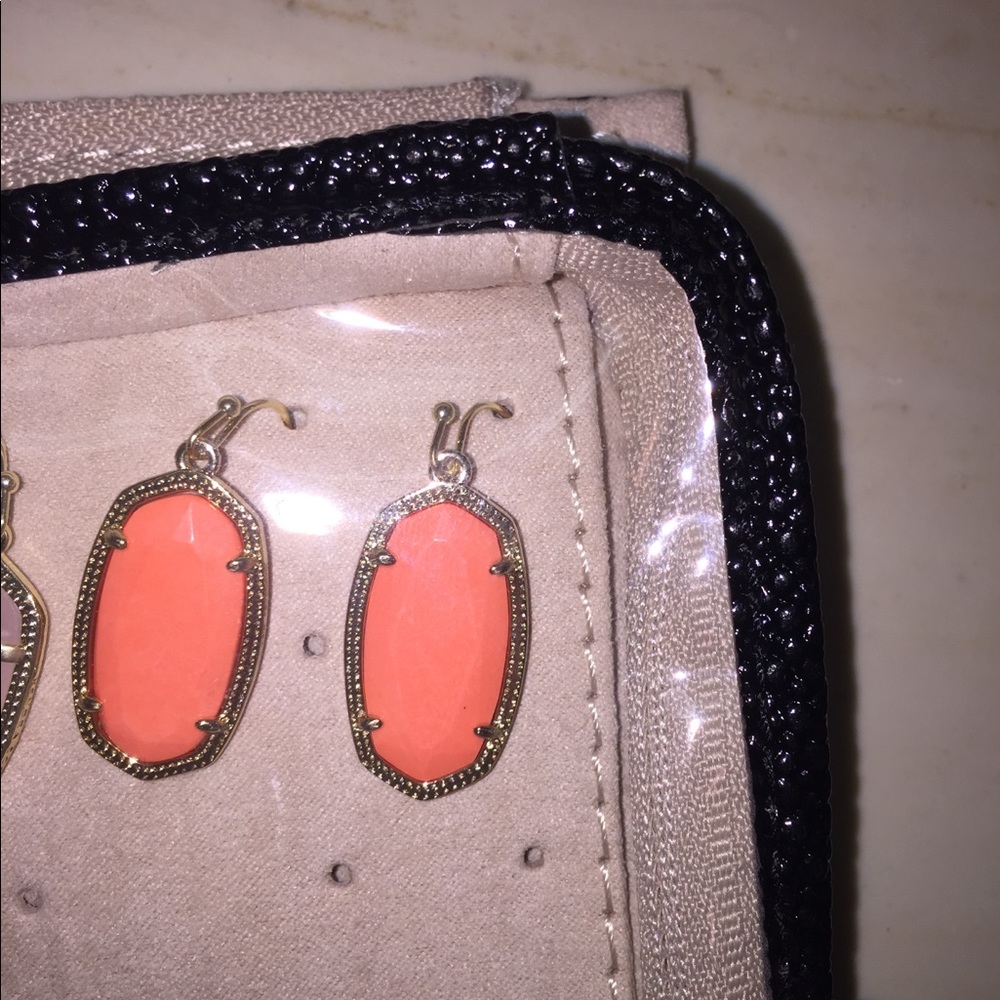 Brand New w/o tags - Kendra Scott Earrings